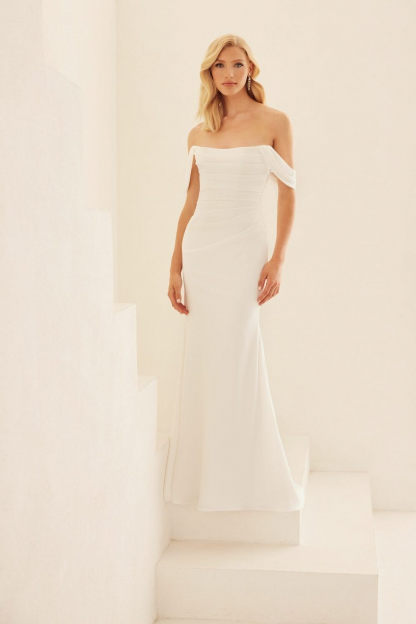 Stylish Simplicity: Minimalist Bridesmaid Dresses For Effortless Chic